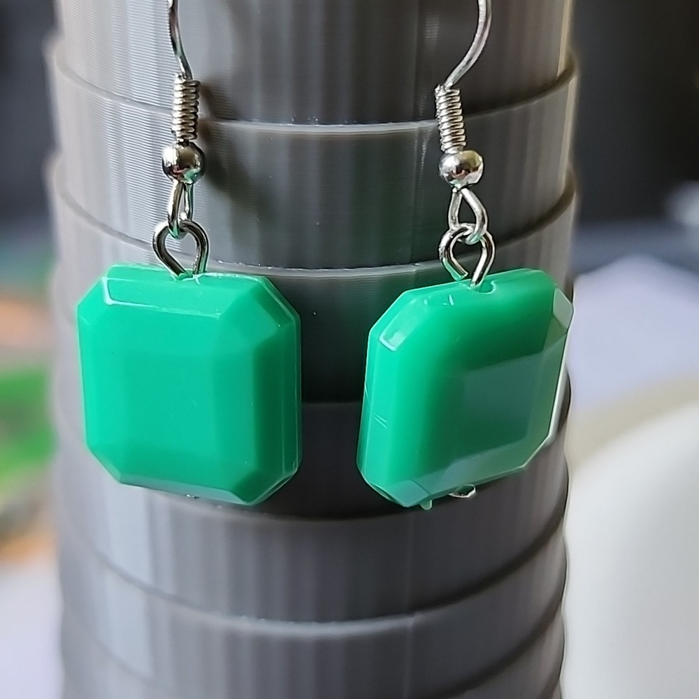Faceted 70s Style Acrylic Green  EARRINGS